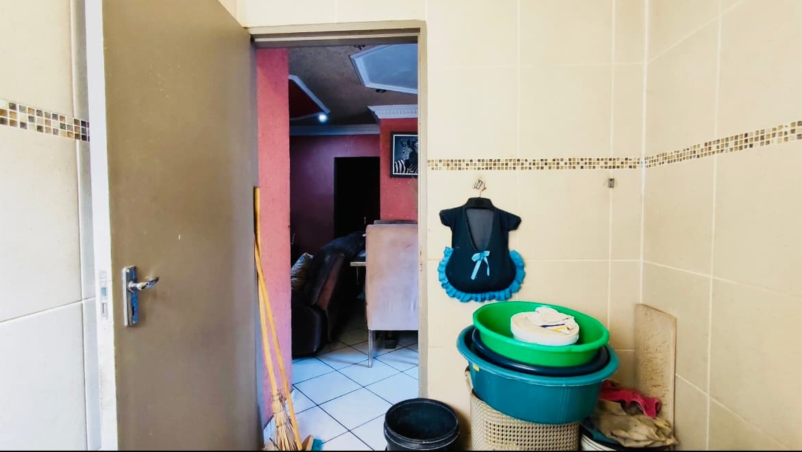 3 Bedroom House For Sale in Windmill Park, Boksburg — image 13