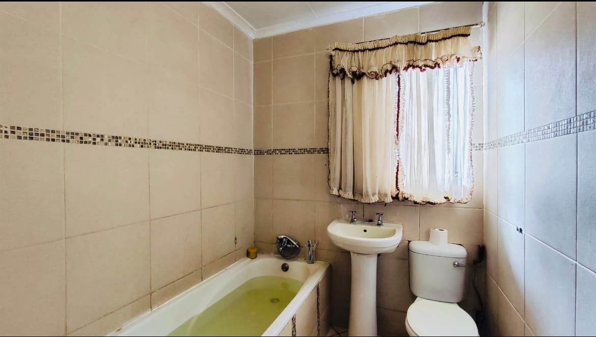 3 Bedroom House For Sale in Windmill Park, Boksburg — image 14