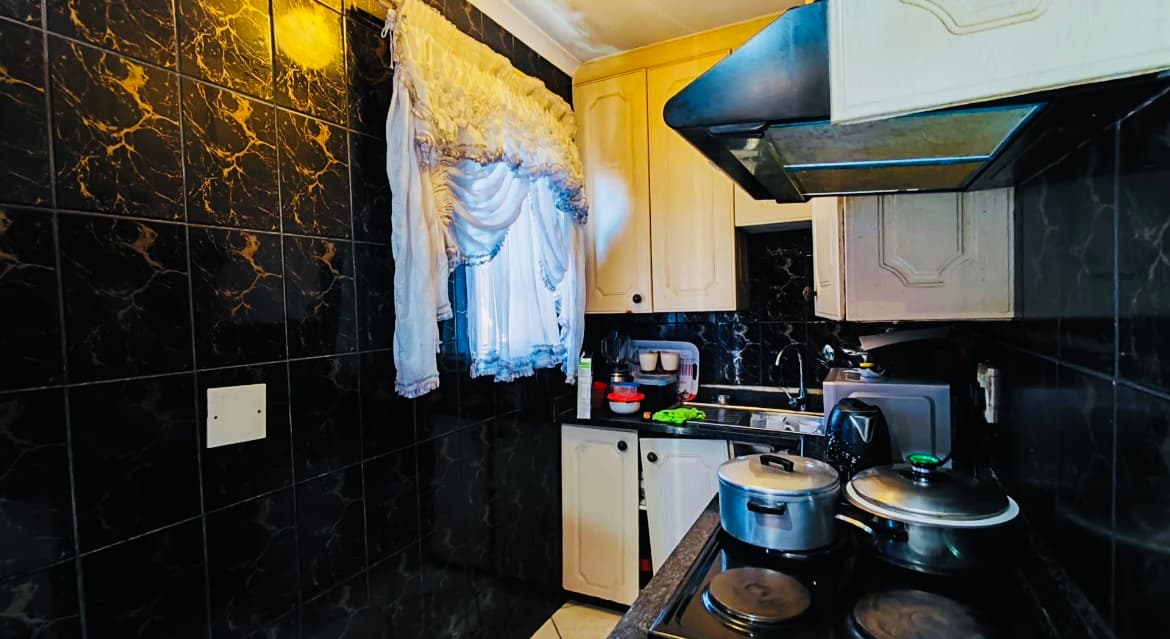 3 Bedroom House For Sale in Windmill Park, Boksburg — image 16