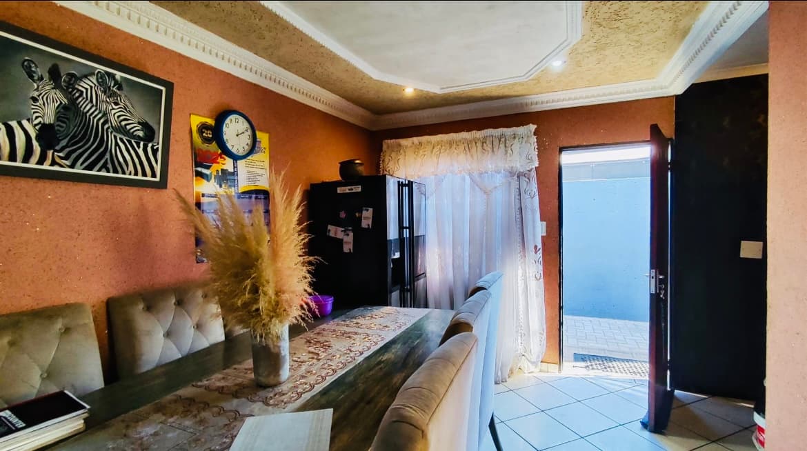 3 Bedroom House For Sale in Windmill Park, Boksburg — image 17