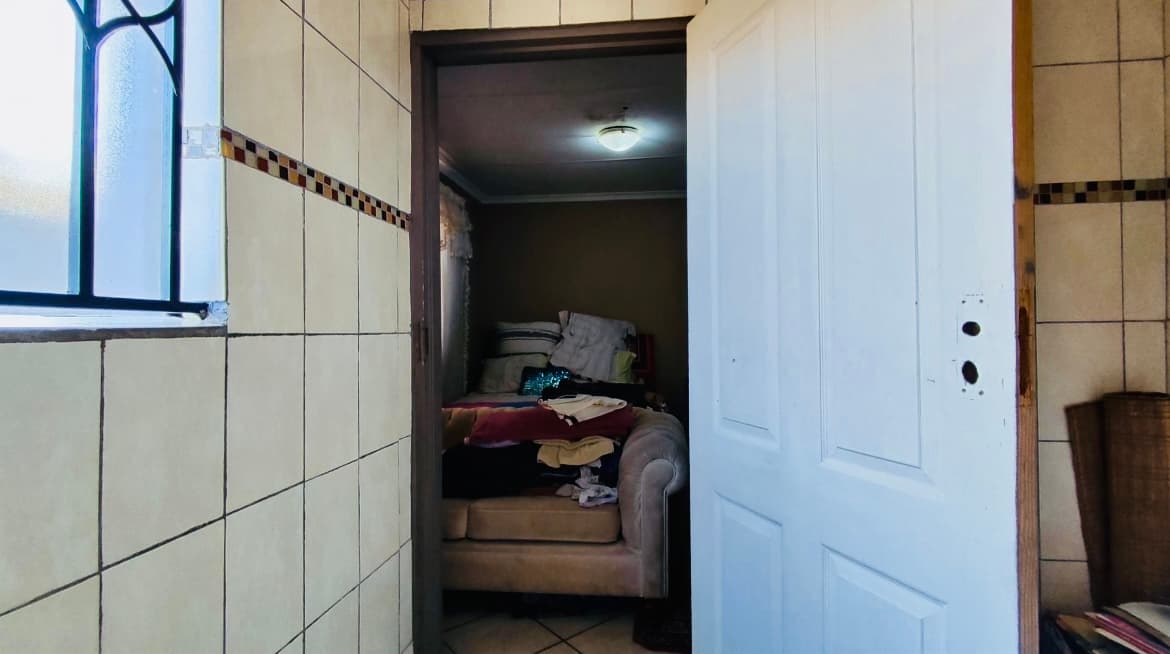 3 Bedroom House For Sale in Windmill Park, Boksburg — image 4