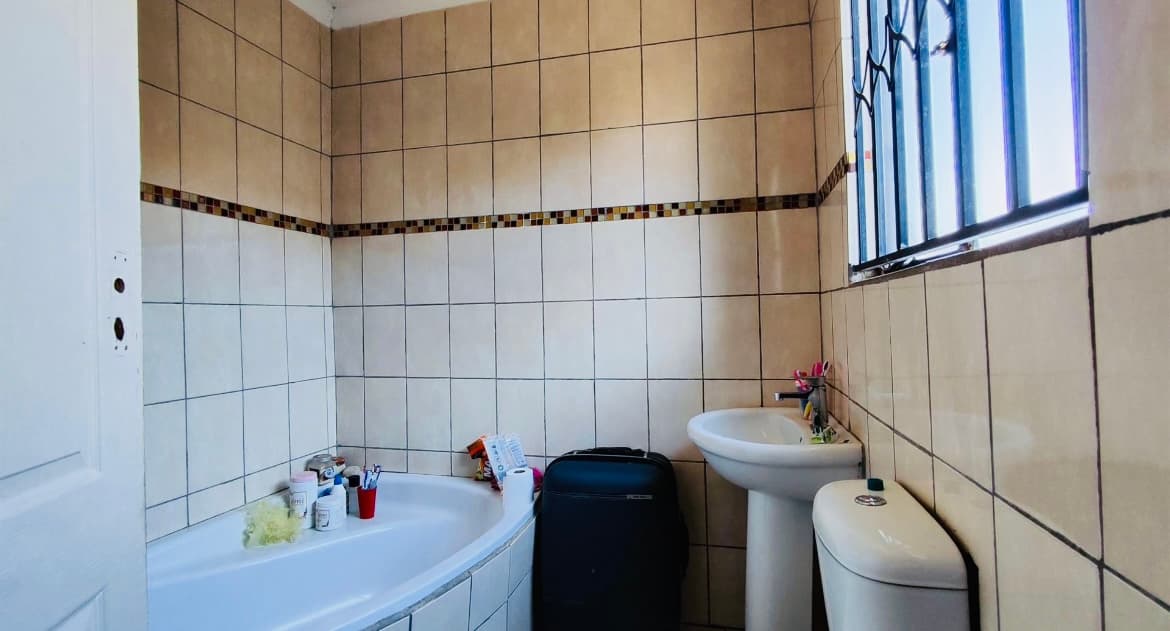 3 Bedroom House For Sale in Windmill Park, Boksburg — image 5