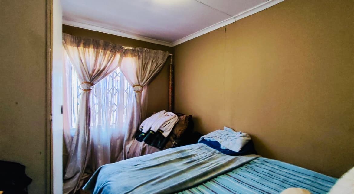3 Bedroom House For Sale in Windmill Park, Boksburg — image 6
