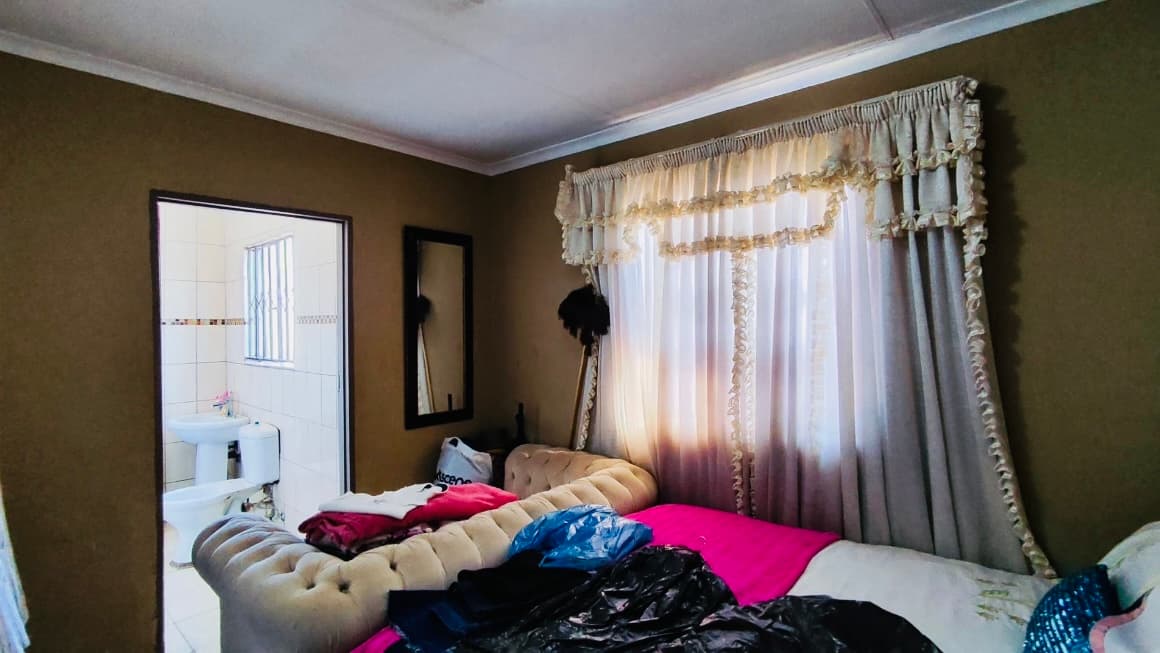 3 Bedroom House For Sale in Windmill Park, Boksburg — image 8