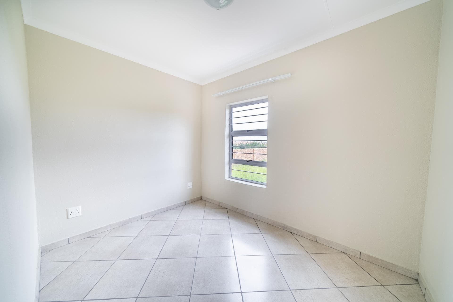 2 Bedroom House For Sale in Lenasia South, Johannesburg — image 10