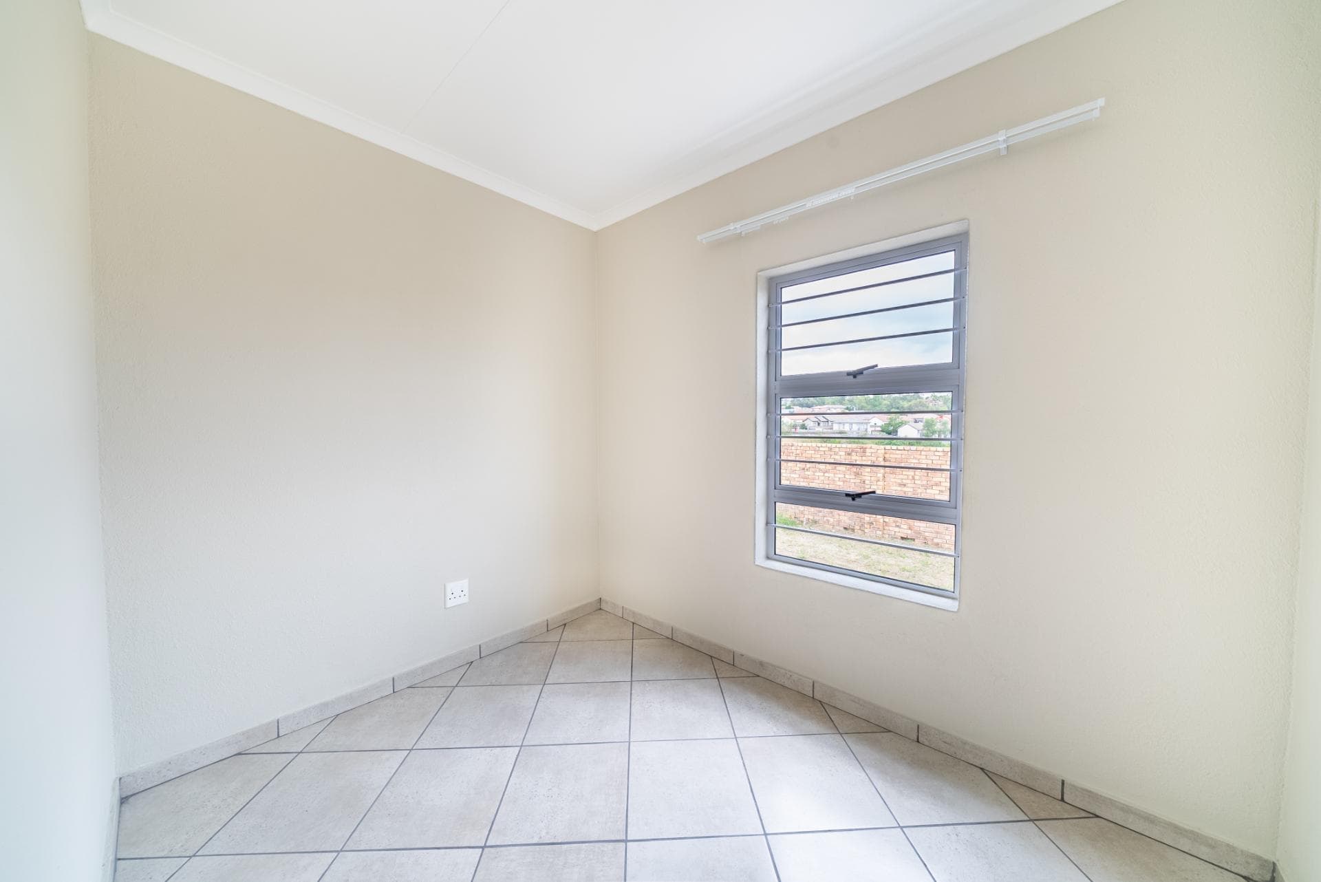 2 Bedroom House For Sale in Lenasia South, Johannesburg — image 12