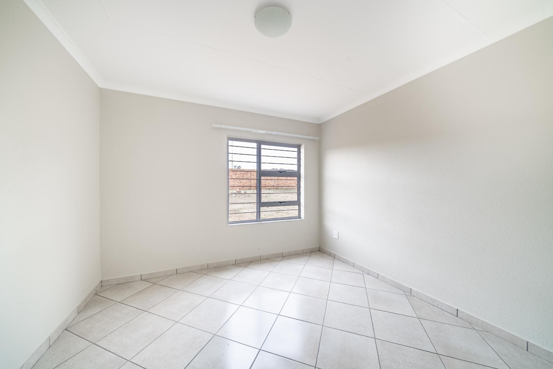 2 Bedroom House For Sale in Lenasia South, Johannesburg — image 27