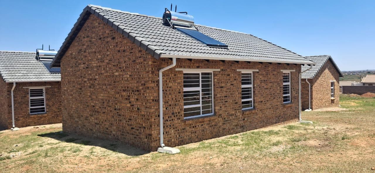 2 Bedroom House For Sale in Lenasia South, Johannesburg — image 3
