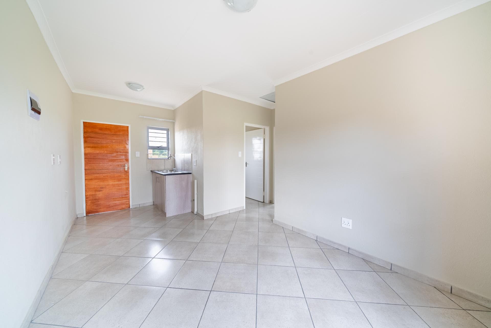 2 Bedroom House For Sale in Lenasia South, Johannesburg — image 8