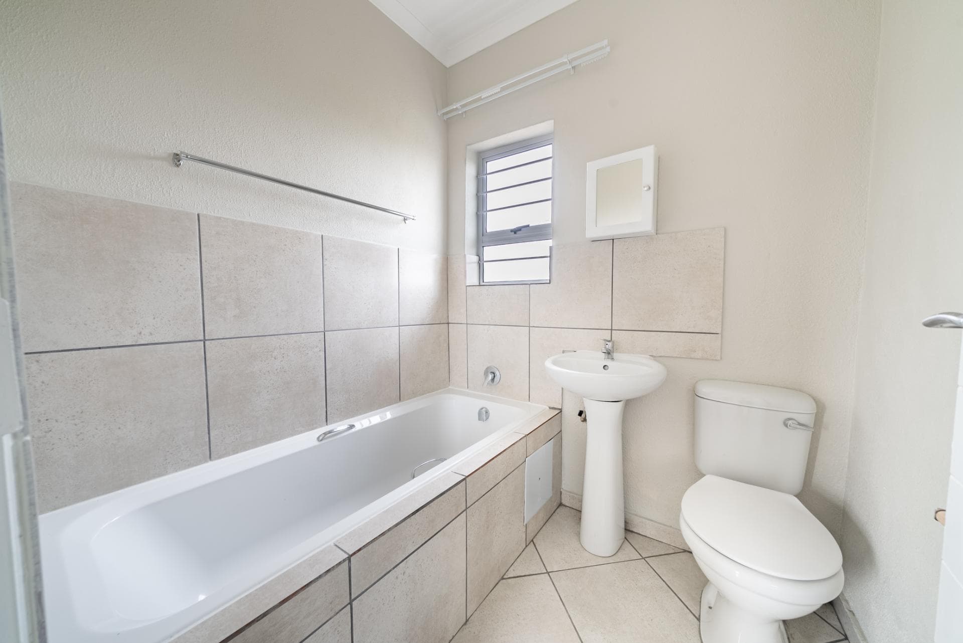 2 Bedroom House For Sale in Lenasia South, Johannesburg — image 9