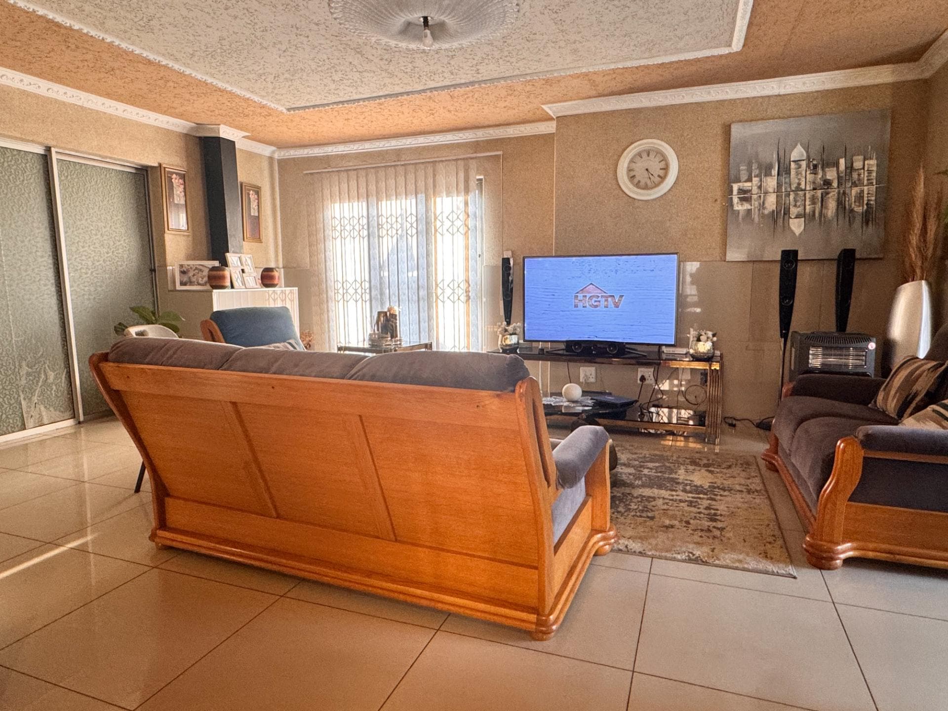 4 Bedroom House For Sale in Hospital View, Kagiso — image 11