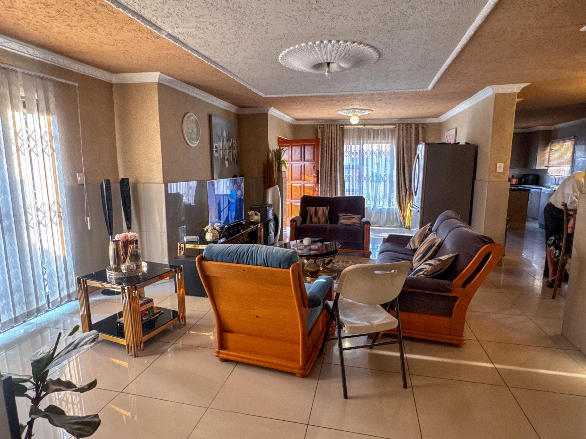 4 Bedroom House For Sale in Hospital View, Kagiso — image 15