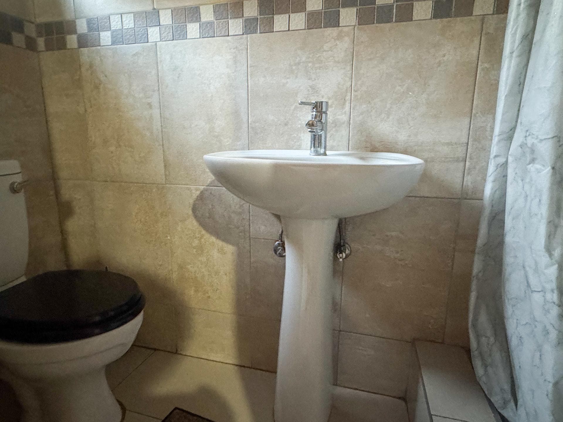 4 Bedroom House For Sale in Hospital View, Kagiso — image 17
