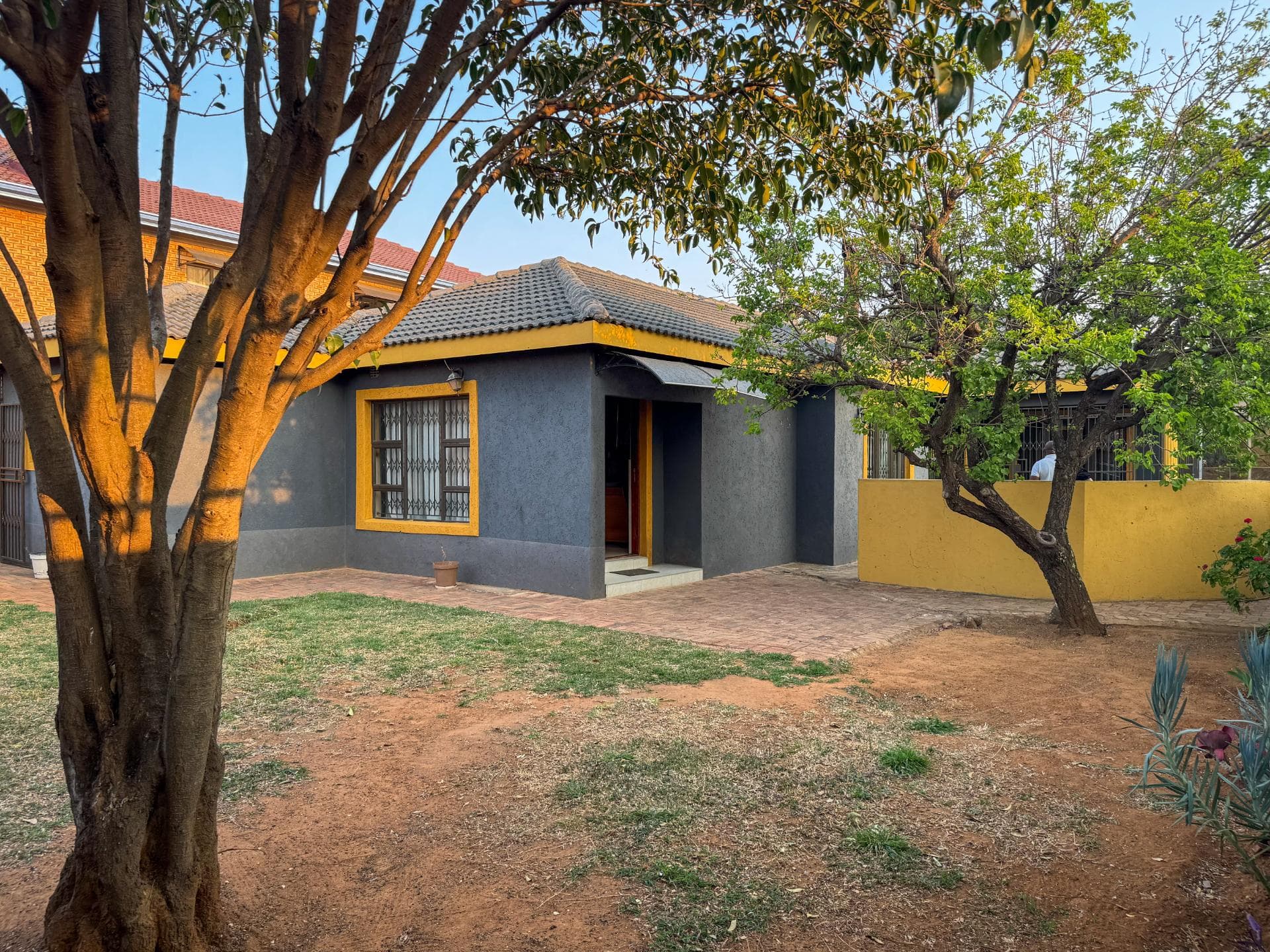 4 Bedroom House For Sale in Hospital View, Kagiso — image 2