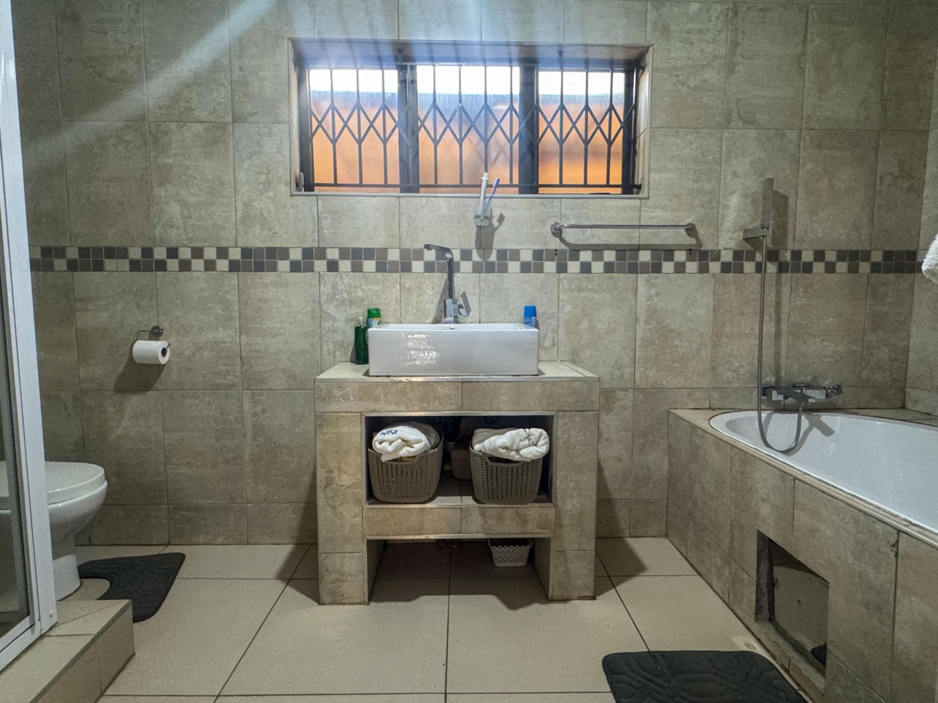 4 Bedroom House For Sale in Hospital View, Kagiso — image 20