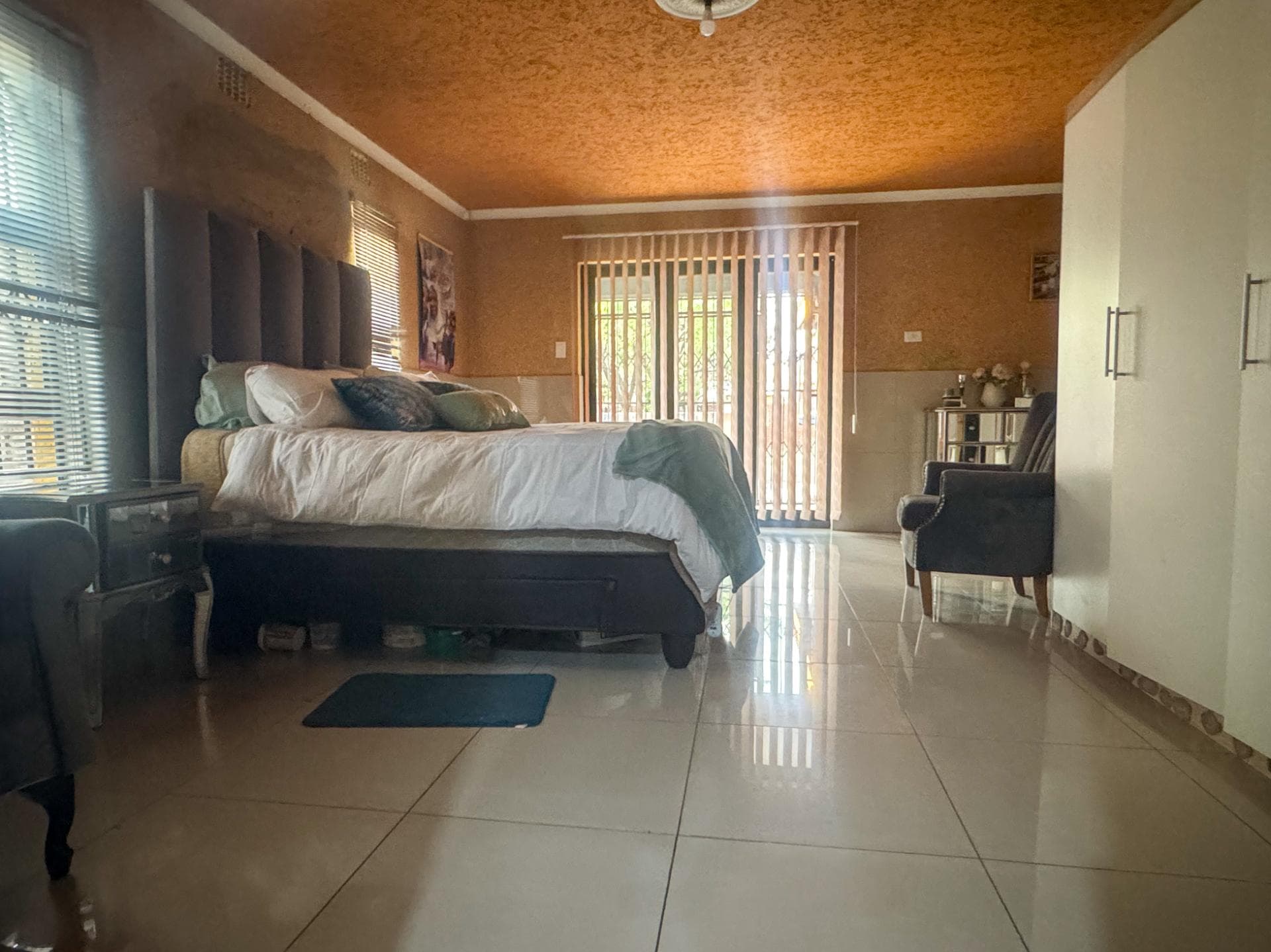 4 Bedroom House For Sale in Hospital View, Kagiso — image 23