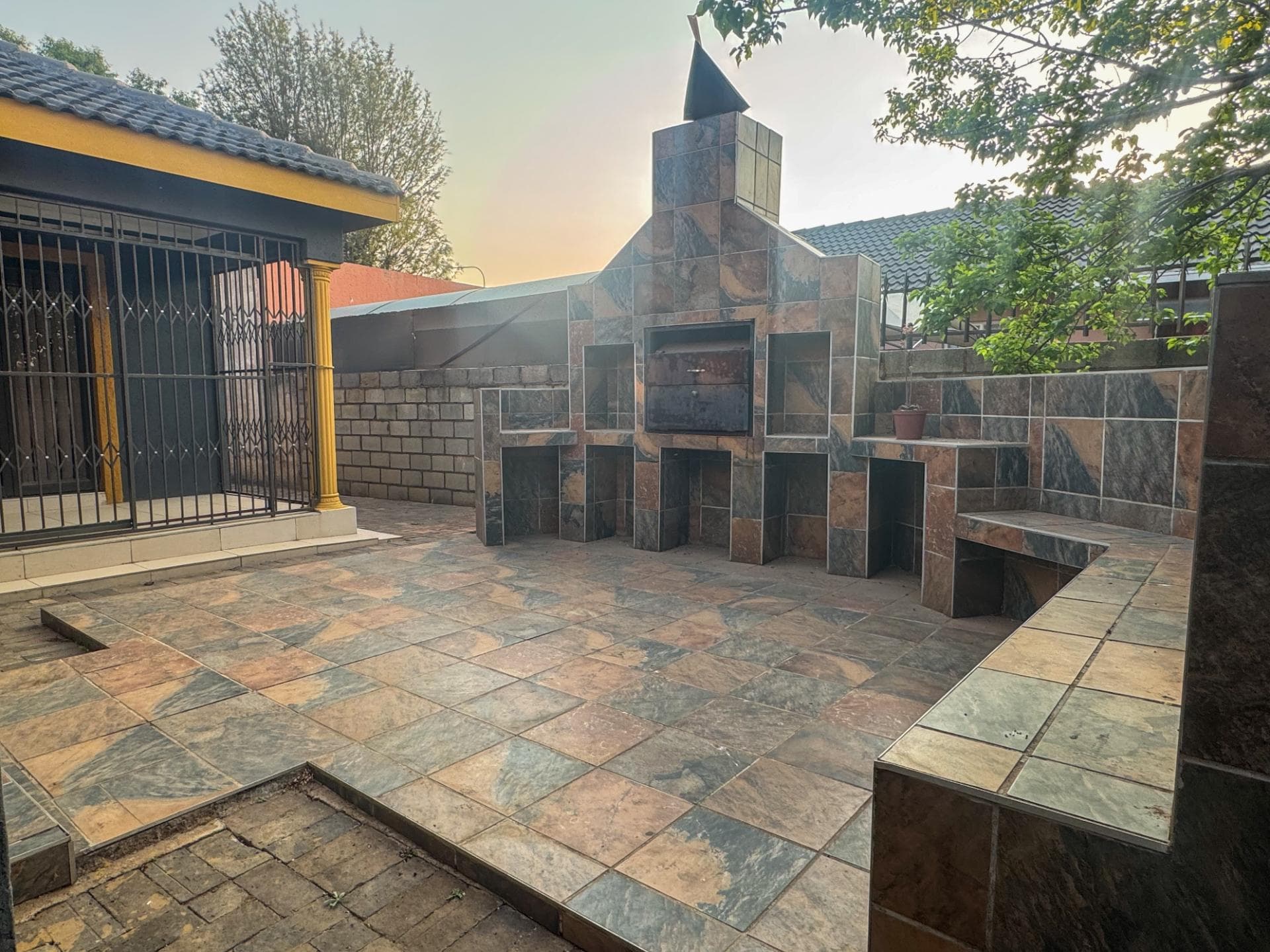 4 Bedroom House For Sale in Hospital View, Kagiso — image 24