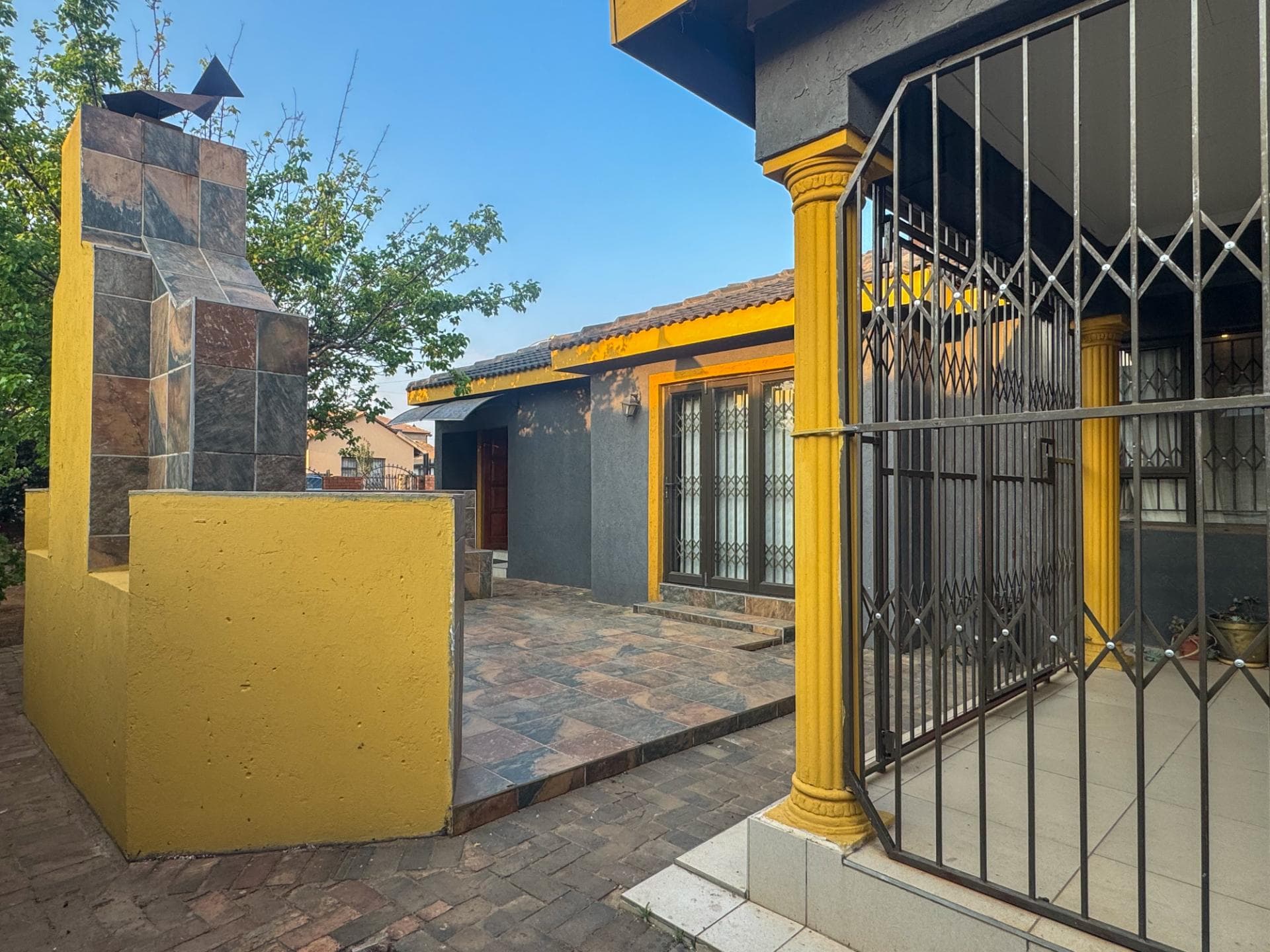4 Bedroom House For Sale in Hospital View, Kagiso — image 25