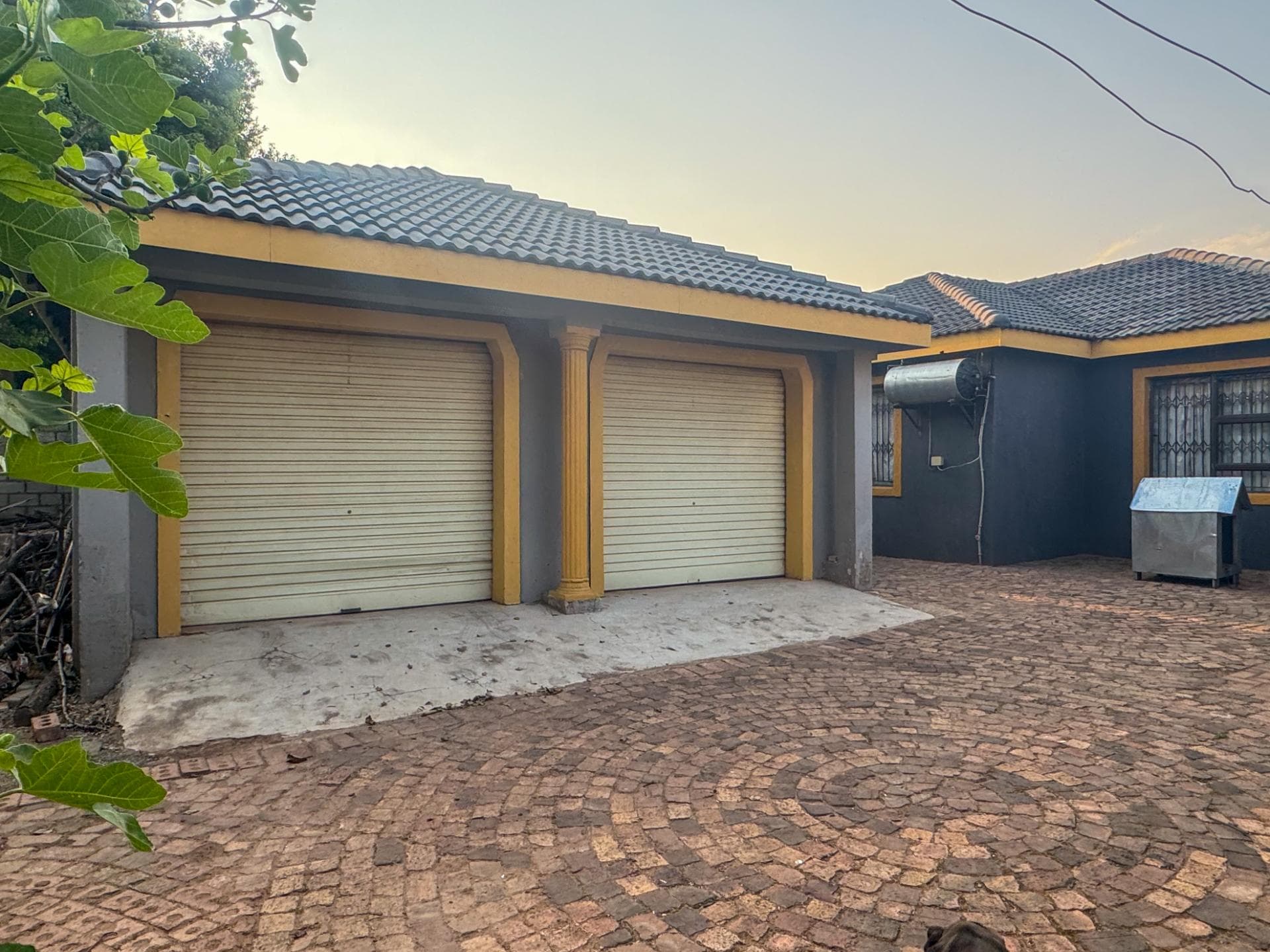 4 Bedroom House For Sale in Hospital View, Kagiso — image 26