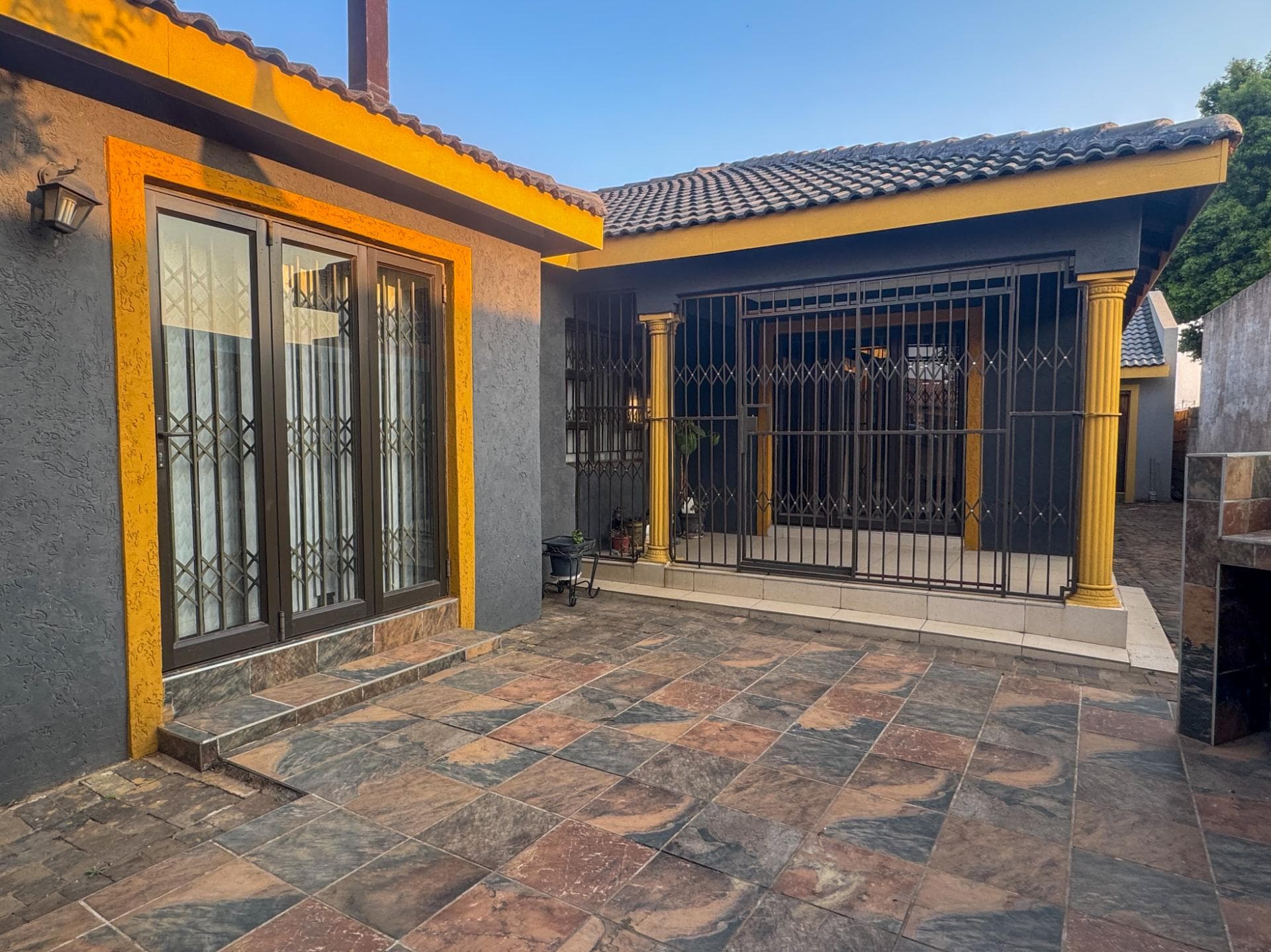 4 Bedroom House For Sale in Hospital View, Kagiso — image 3