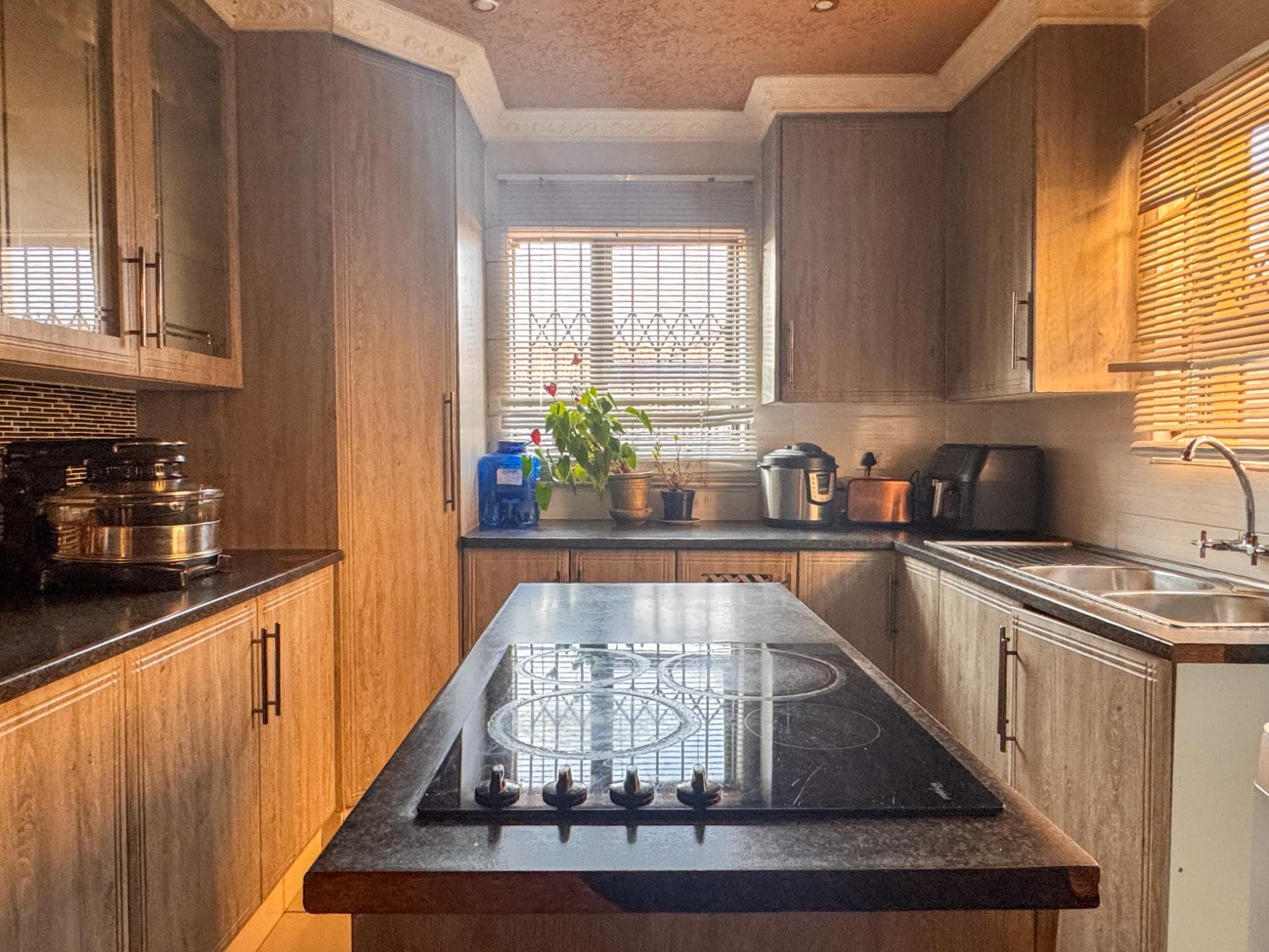 4 Bedroom House For Sale in Hospital View, Kagiso — image 9