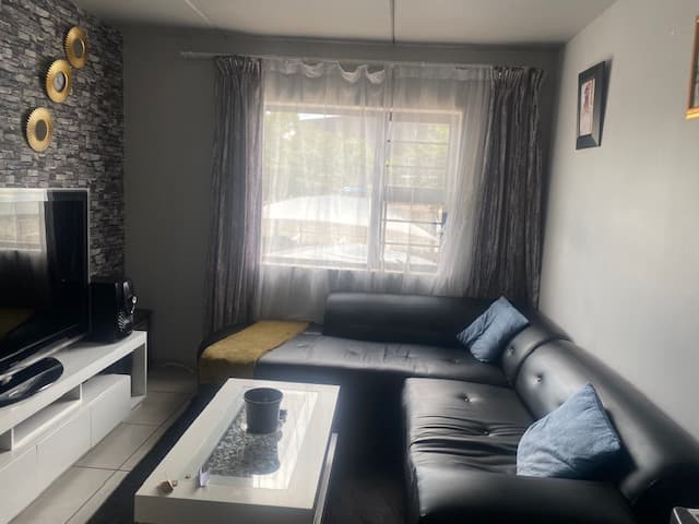 2 Bedroom Apartment / Flat For Sale in Jabulani, Soweto — image 2