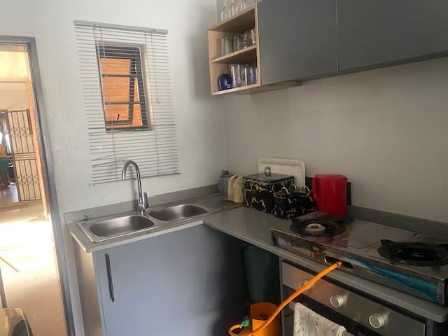 2 Bedroom Apartment / Flat For Sale in Jabulani, Soweto — image 5
