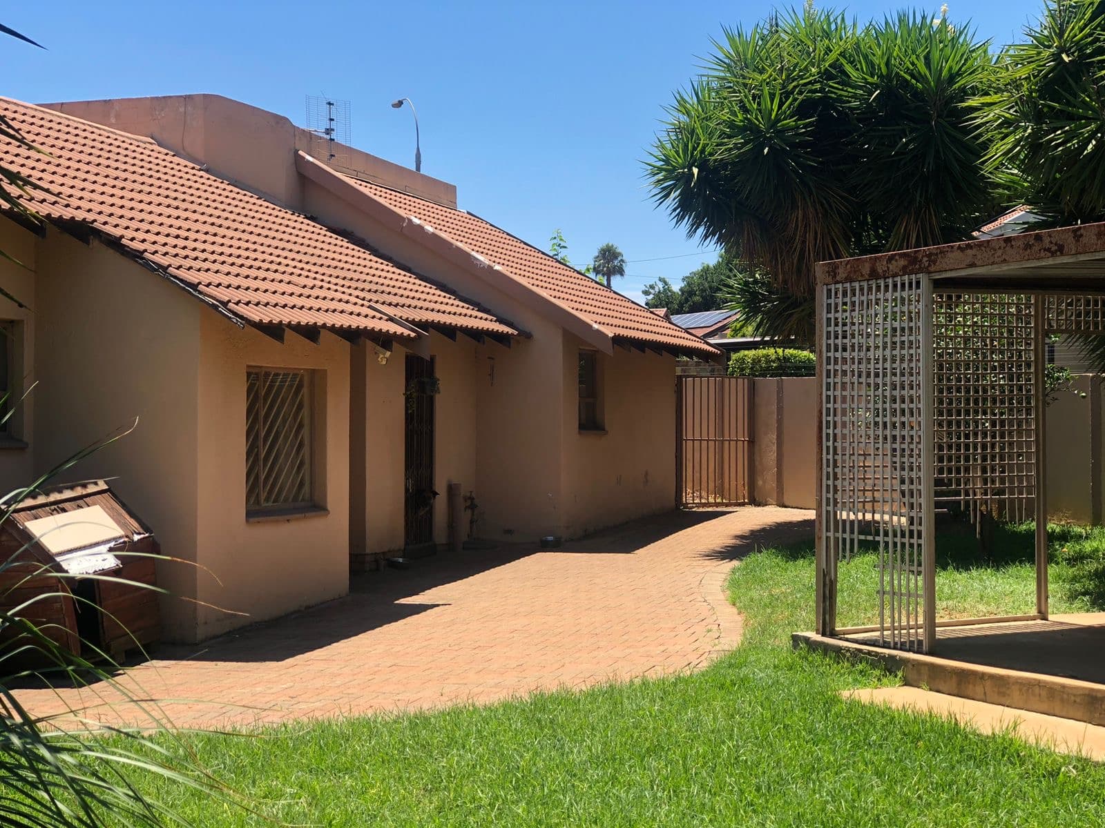 4 Bedroom House For Sale in Allen's Nek, Roodepoort — image 15