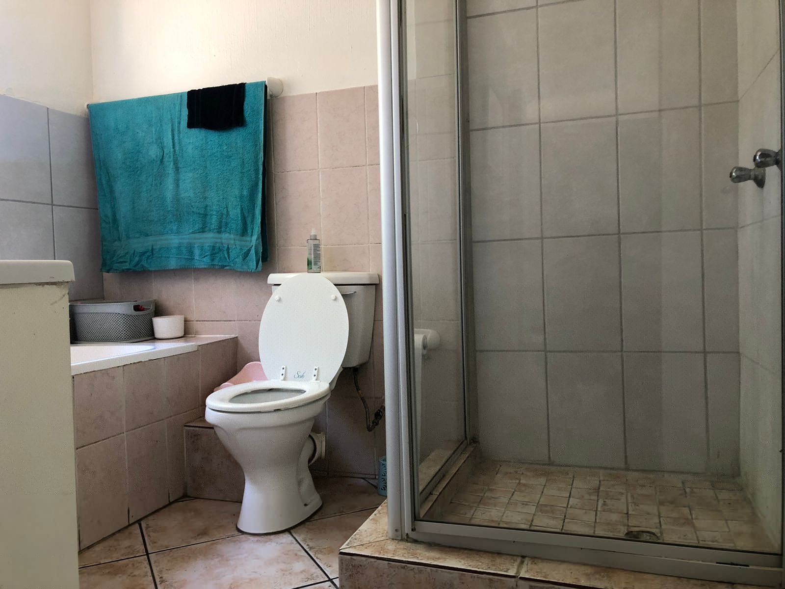 2 Bedroom House For Sale in Wilgeheuwel, Roodepoort — image 18