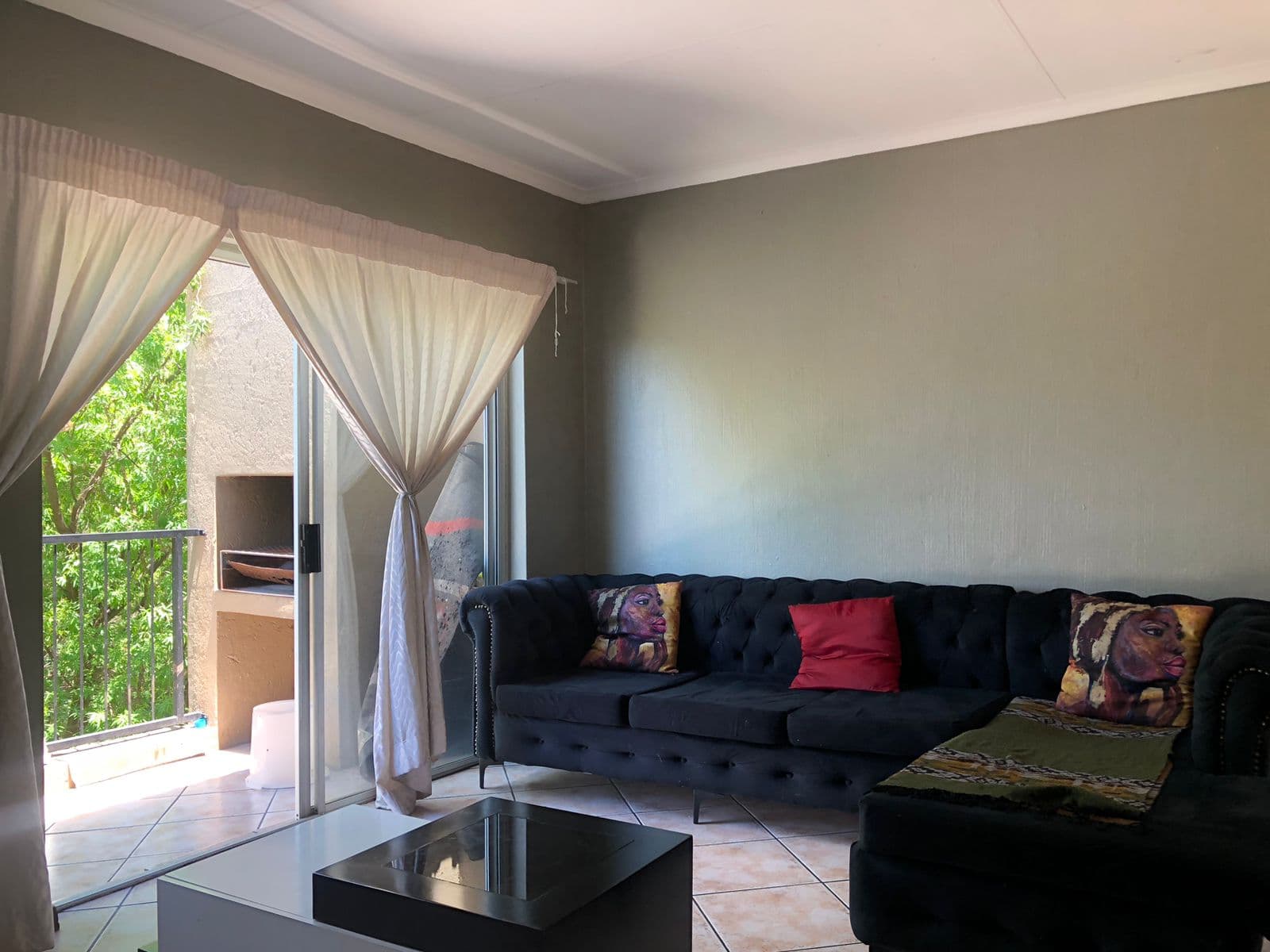 2 Bedroom House For Sale in Wilgeheuwel, Roodepoort — image 3