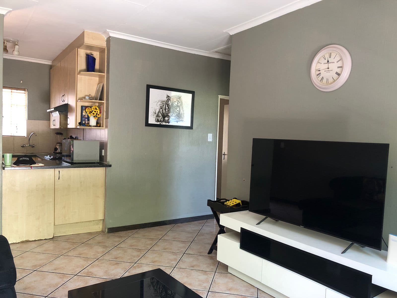 2 Bedroom House For Sale in Wilgeheuwel, Roodepoort — image 4