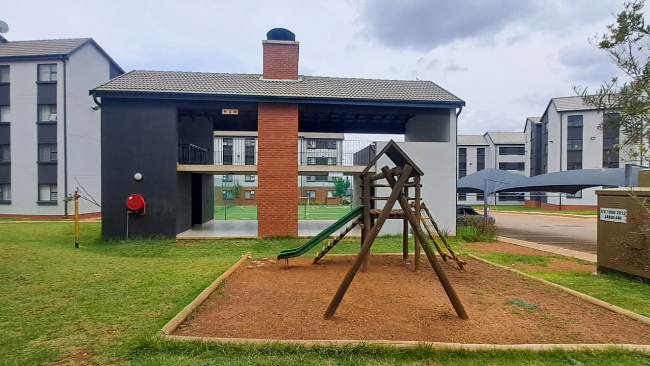 2 Bedroom Apartment / Flat For Sale in Jabulani, Soweto — image 12