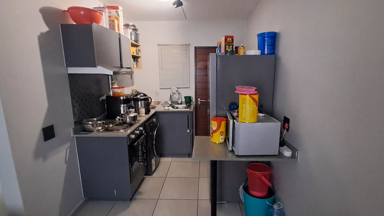2 Bedroom Apartment / Flat For Sale in Jabulani, Soweto — image 5