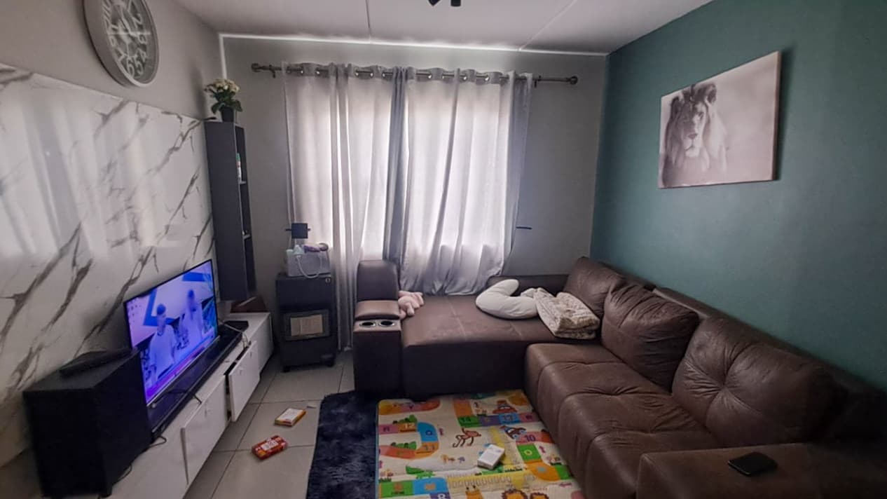 2 Bedroom Apartment / Flat For Sale in Jabulani, Soweto — image 6