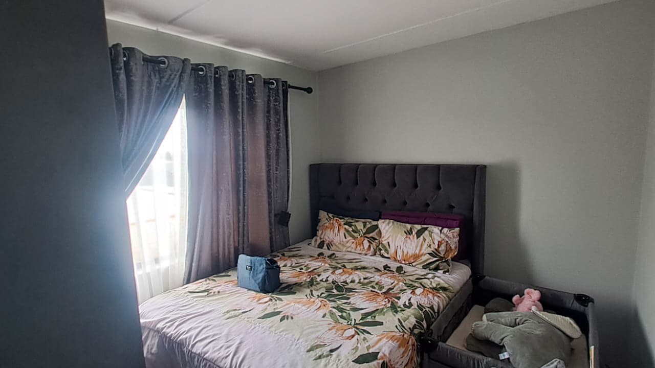 2 Bedroom Apartment / Flat For Sale in Jabulani, Soweto — image 7