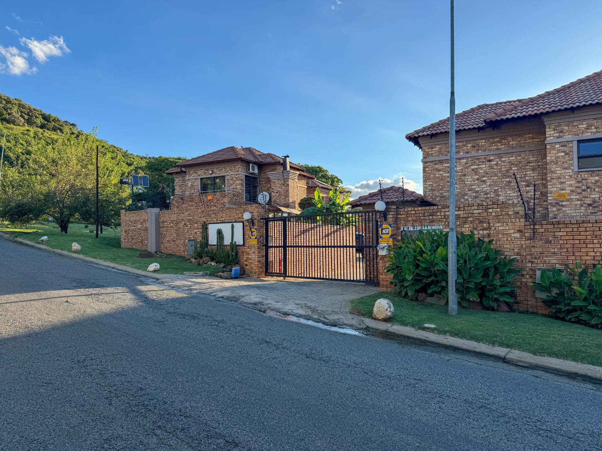 3 Bedroom House For Sale in Mondeor, Johannesburg