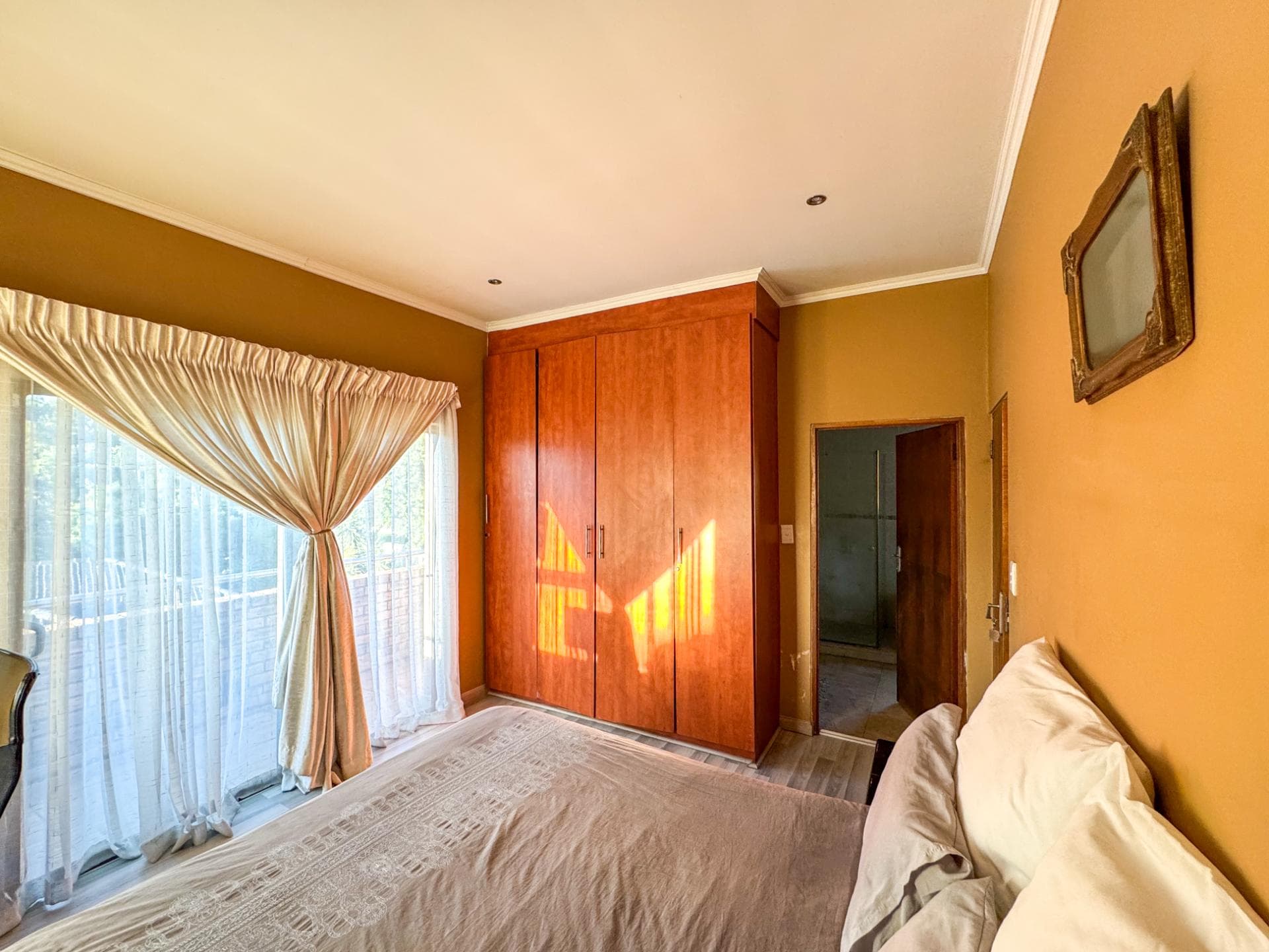 3 Bedroom House For Sale in Mondeor, Johannesburg — image 12