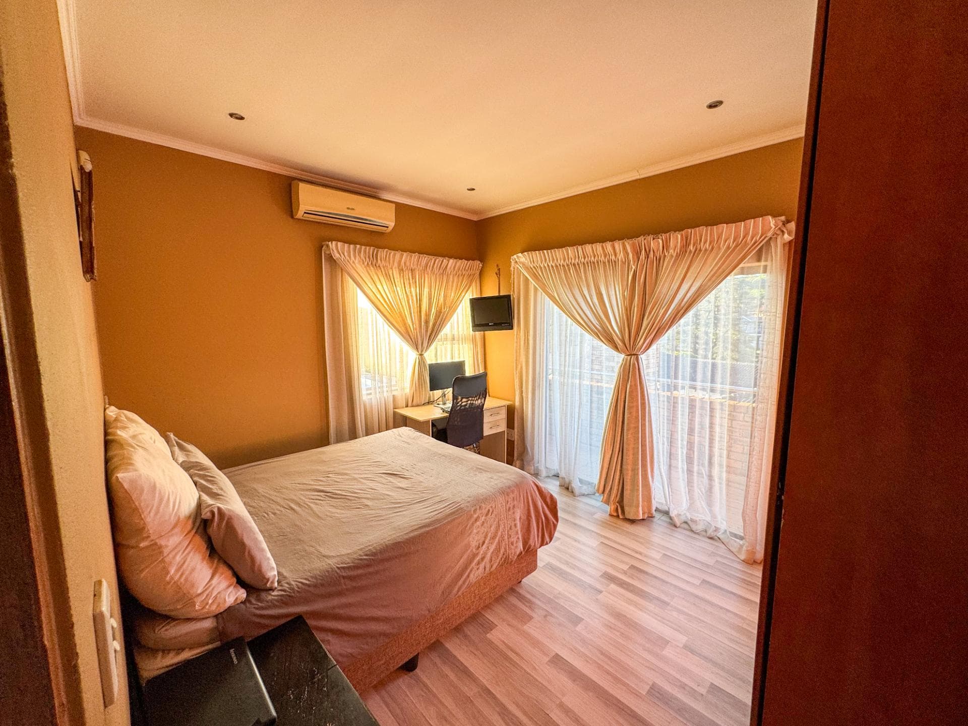 3 Bedroom House For Sale in Mondeor, Johannesburg — image 13