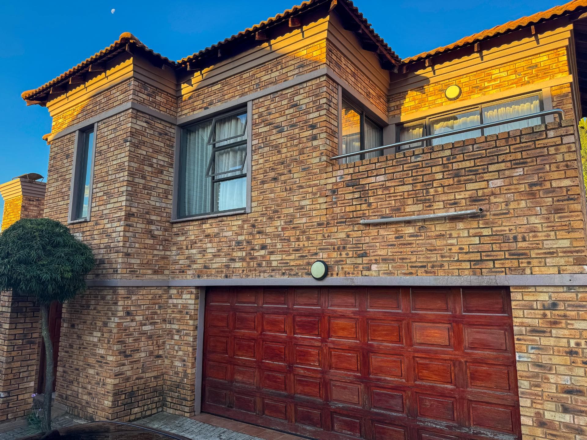 3 Bedroom House For Sale in Mondeor, Johannesburg — image 2