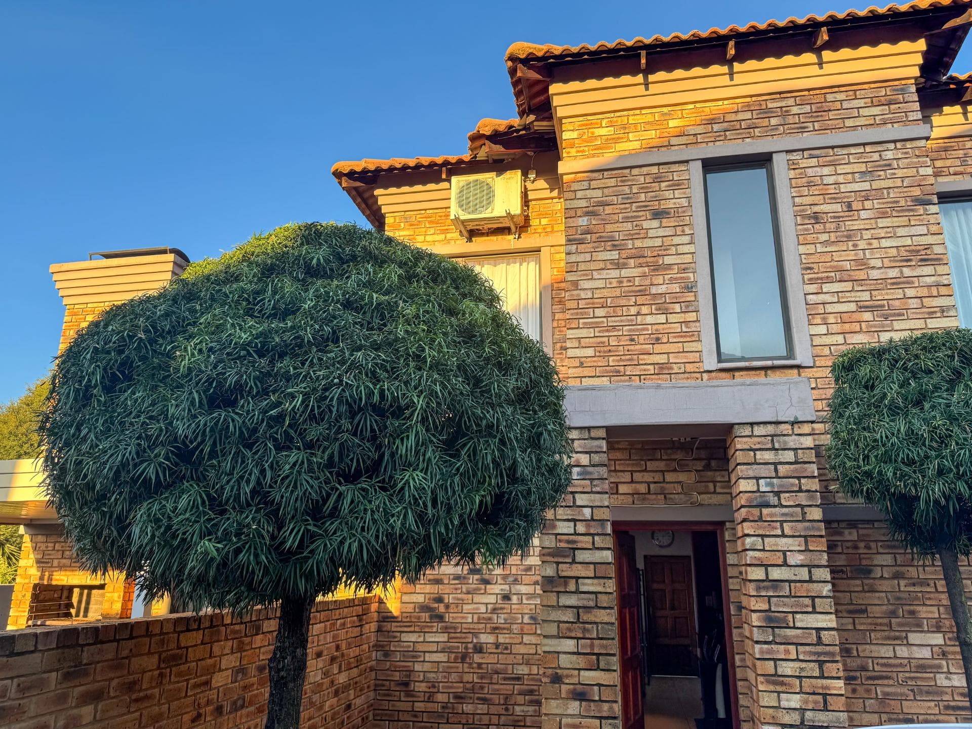 3 Bedroom House For Sale in Mondeor, Johannesburg — image 4
