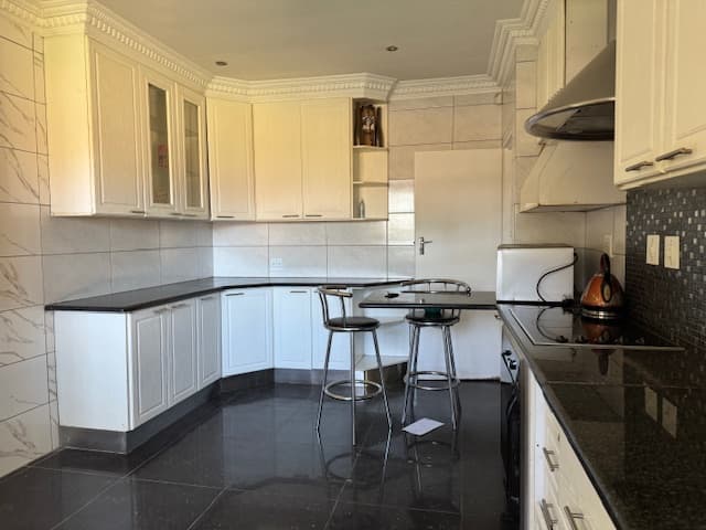 Dual-Income Alberton Home with Pool, Yard & Bachelor Unit — image 4