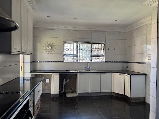 Dual-Income Alberton Home with Pool, Yard & Bachelor Unit — image 5