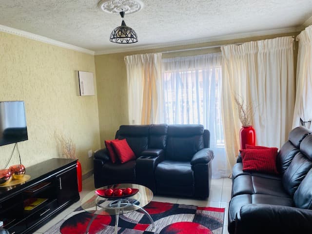 3 Bedroom House For Sale in Diepkloof Zone 4, Diepkloof