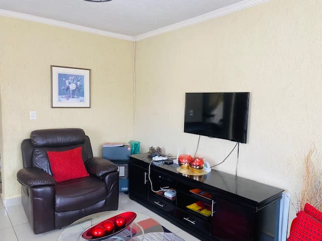 3 Bedroom House For Sale in Diepkloof Zone 4, Diepkloof — image 2