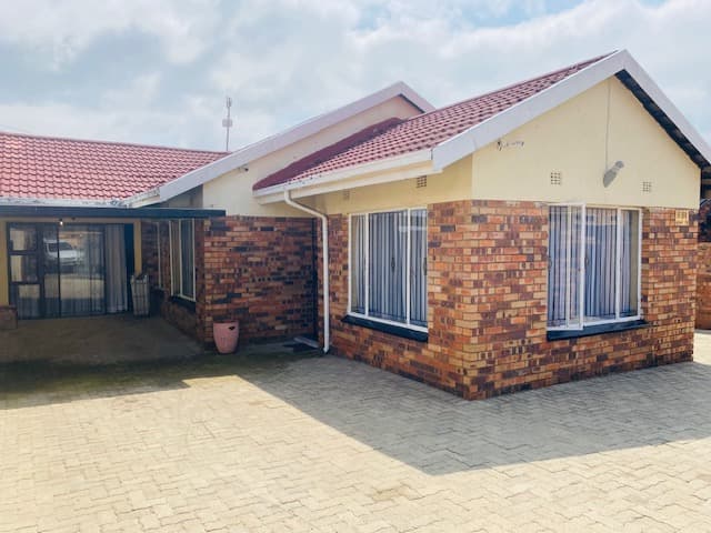 3 Bedroom House For Sale in Diepkloof Zone 4, Diepkloof — image 21