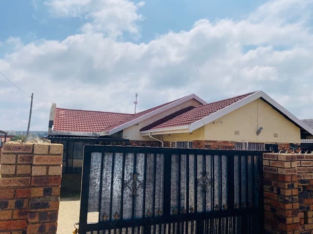 3 Bedroom House For Sale in Diepkloof Zone 4, Diepkloof — image 28