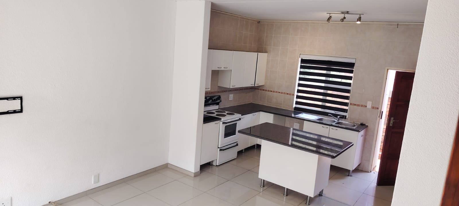 3 Bedroom Townhouse For Sale in Randburg Central, Randburg — image 4