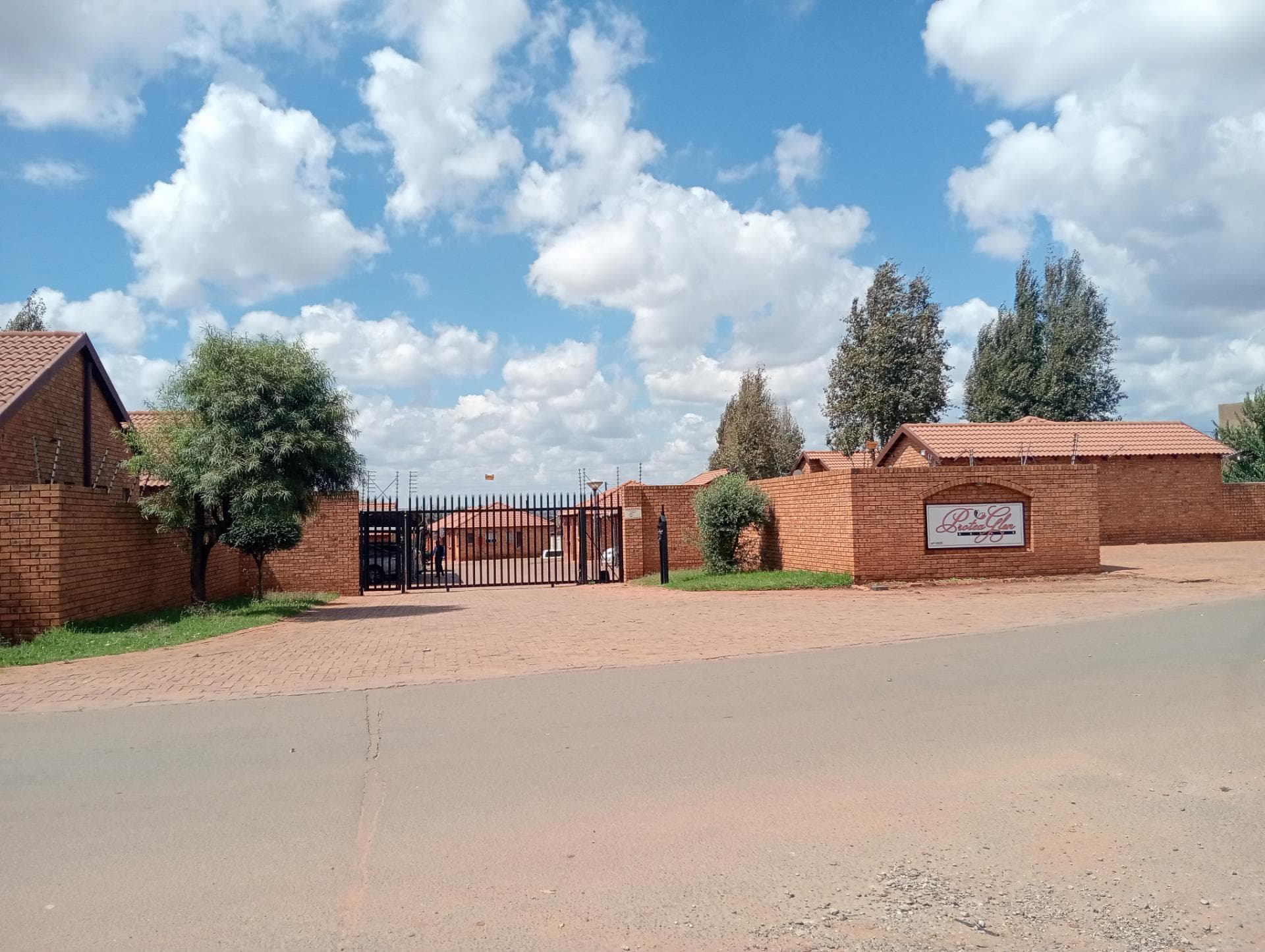 2 Bedroom Apartment / Flat For Sale in Protea Glen, Soweto — image 17