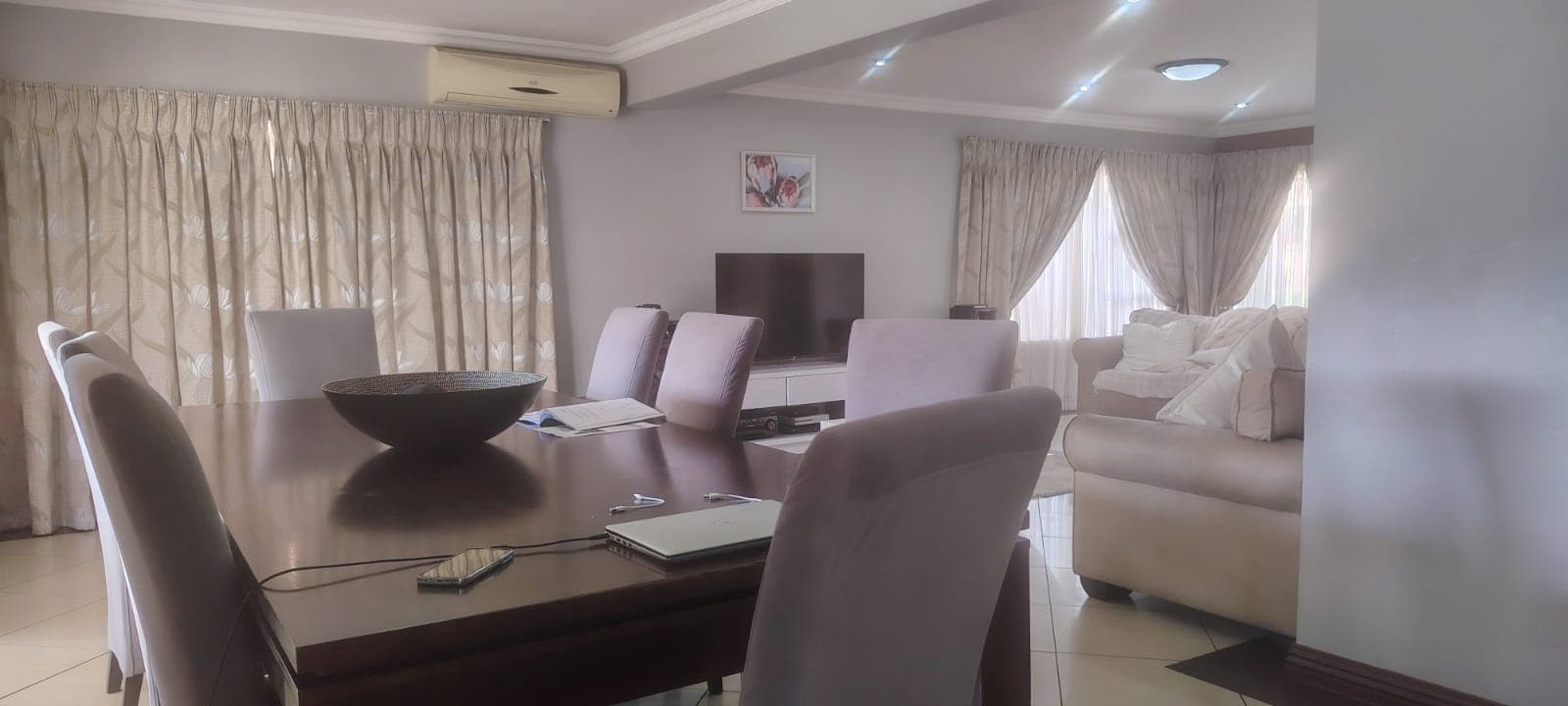 4 Bedroom House For Sale in Willowbrook, Roodepoort — image 7
