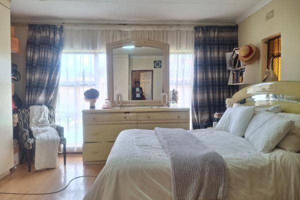 7 Bedroom House For Sale in Diepkloof, Diepkloof — image 20